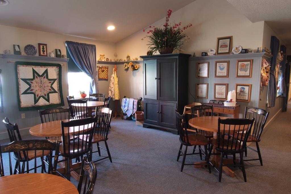 Countryside Inn Nappanee Exterior photo